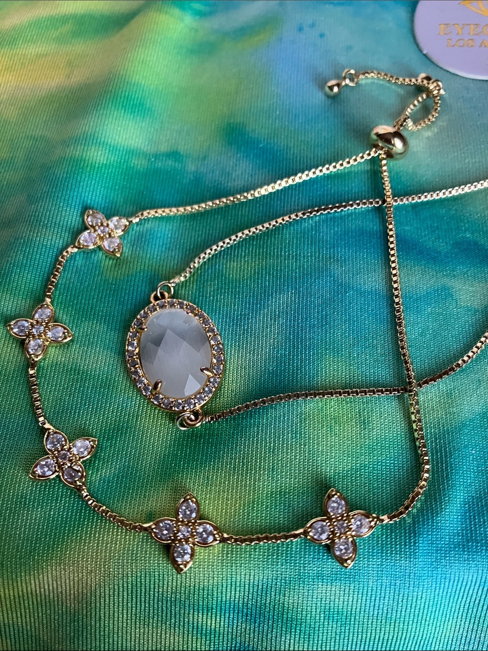 eye candy Gold Layered Bracelet Set with White Center Stone& 2 FREE hair pins